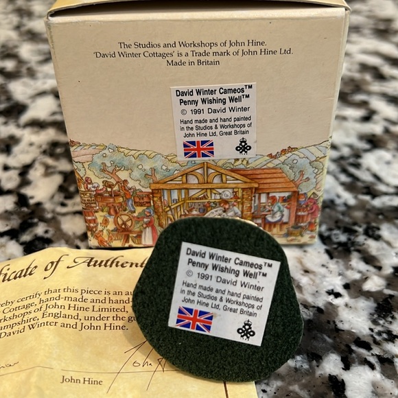 David Winter Cottage Cameos Penny Wishing Well - Picture 6 of 6